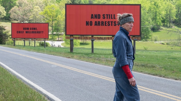 Tři billboardy kousek za Ebbingem