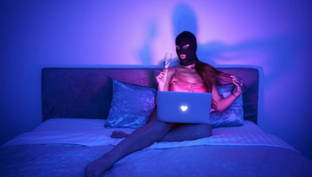 Virtuální přítelkyně